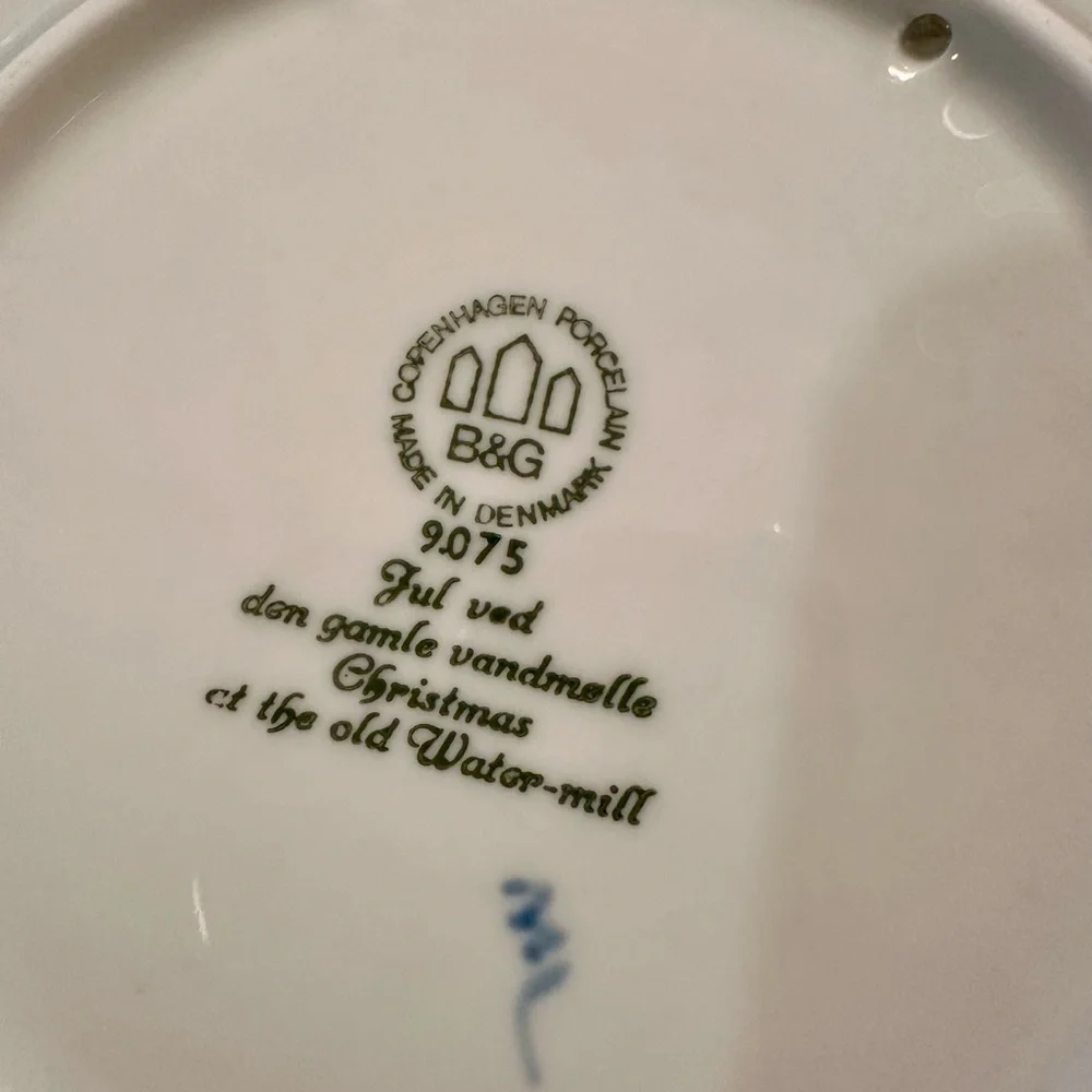 Vintage Cobalt. 1975 Bing and Grondahl The Old Watermill Christmas Eve Plate - Picture 3 of 4